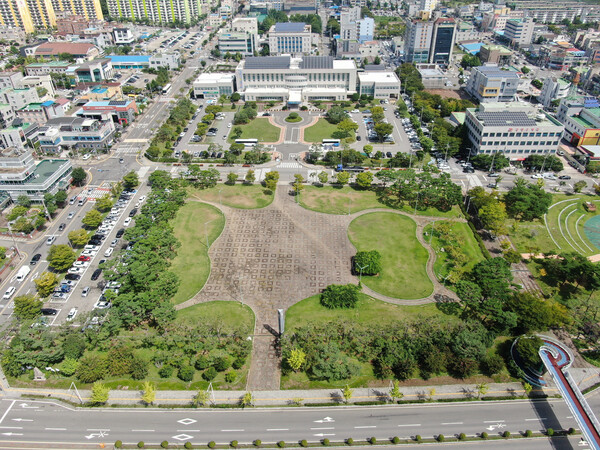 생활밀착형 숲 정원이 조성될 시청 앞 시민광장 전경.