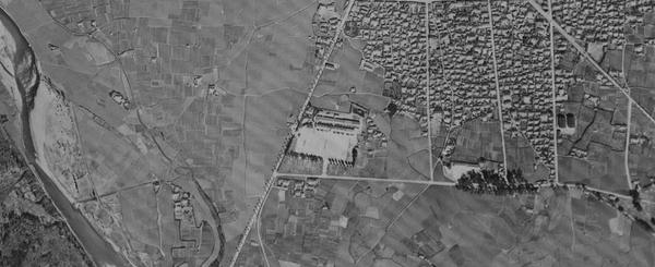 여순사건 당시 진압군의 주둔지로 사용됐던 광양서초등학교의 현재 모습(사진 위)과 1948년 당시 미군의 항공사진에 나타난 광양서초등학교. (본문 및 사진 출처 - ‘광양시 여수·순천10·19사건 유적지현황 조사 연국용역 보고서’