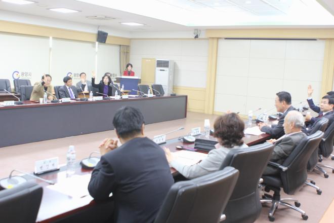 지난 7일 열린 광양시교육환경개선위원회 회의 모습.